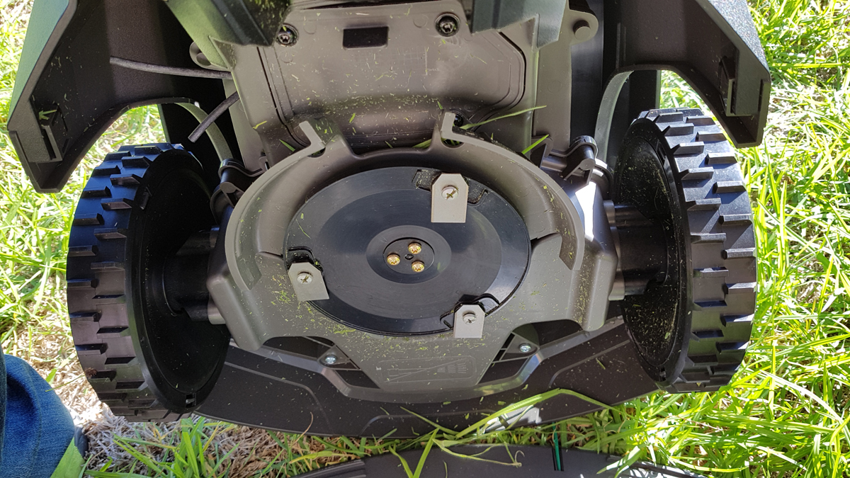 Review Husqvarna Automower 305 techAU